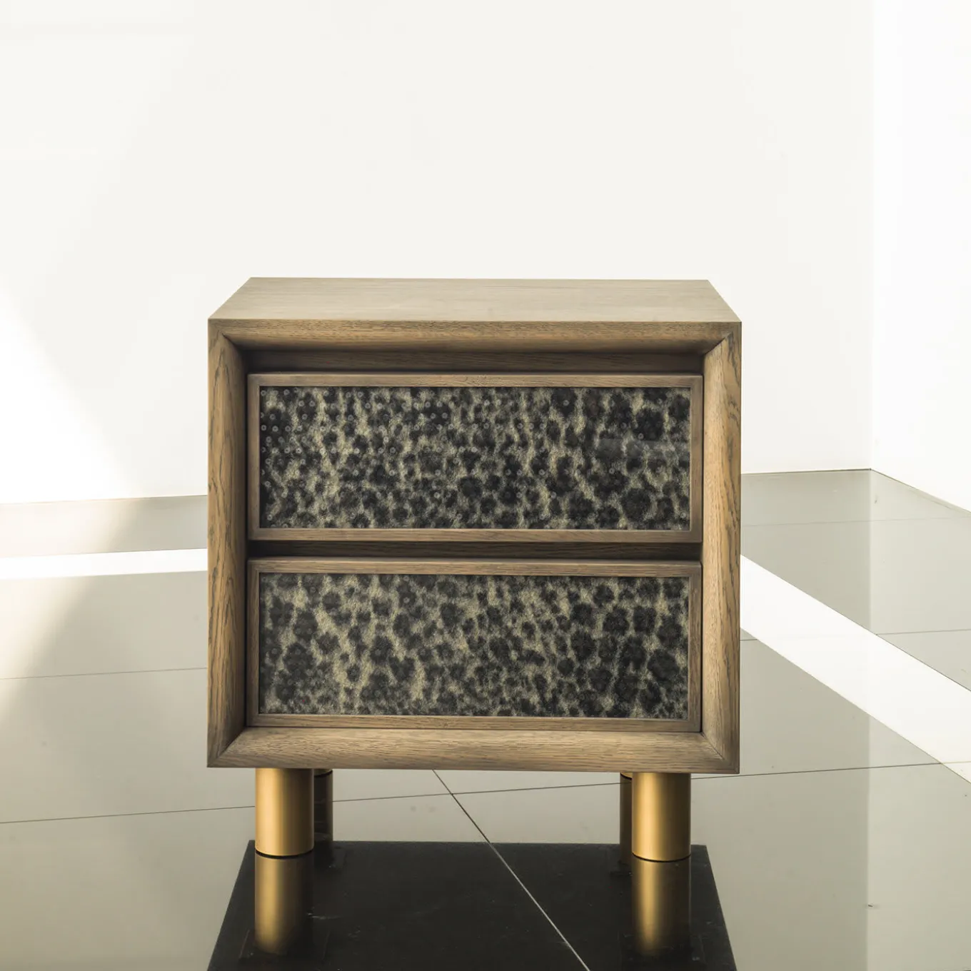Roger Safari Nightstand