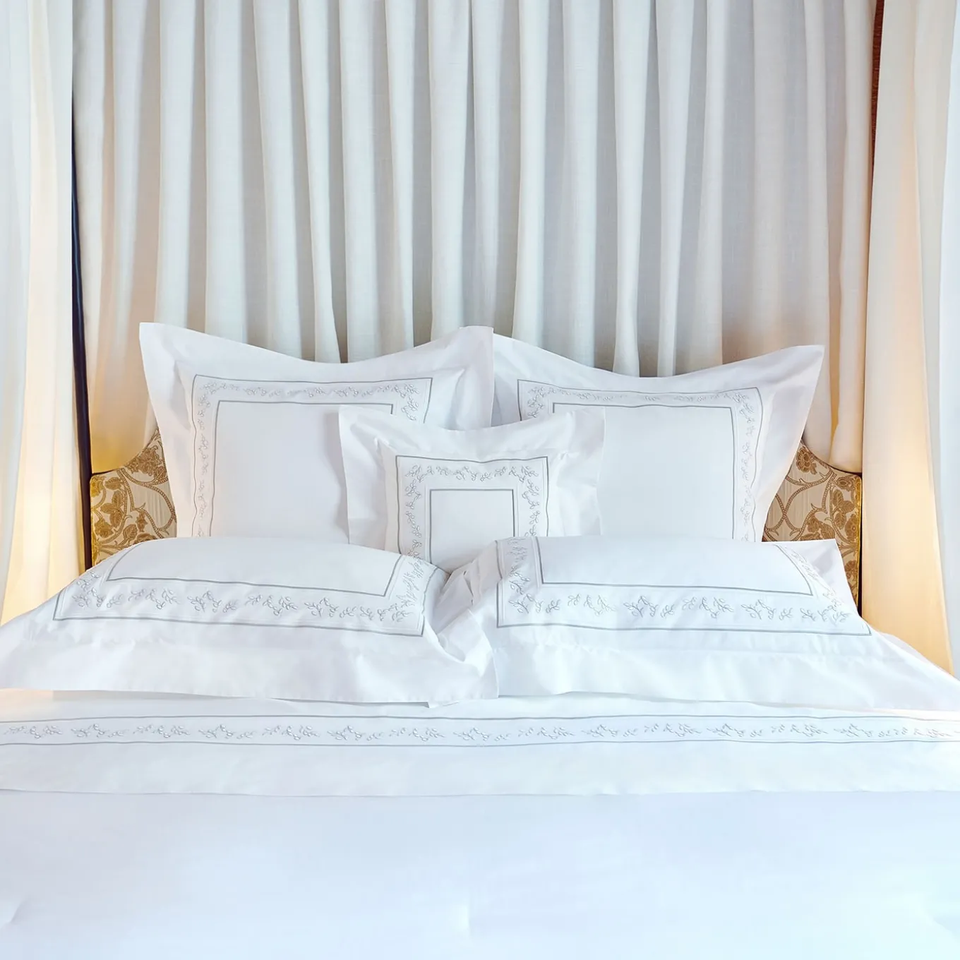 Roma White & Silver Olive US King Duvet Cover