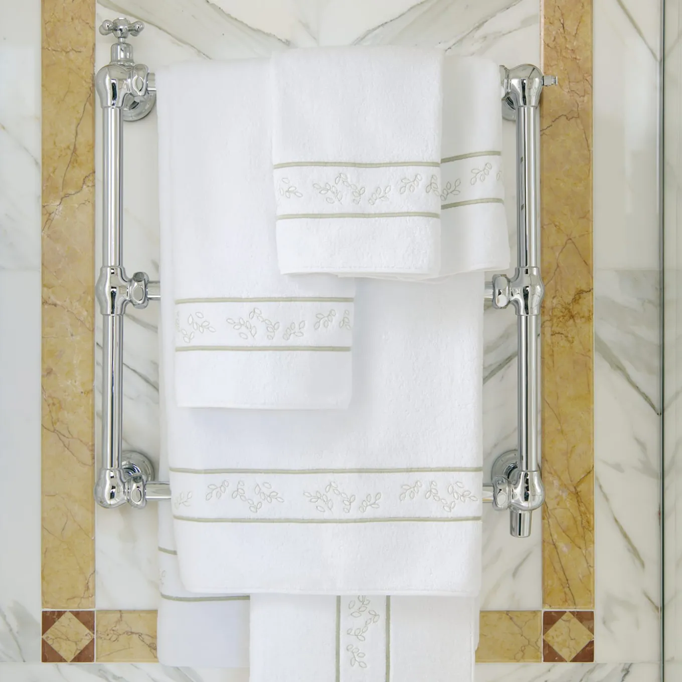 Roma White & Silver Olive Bath Towel