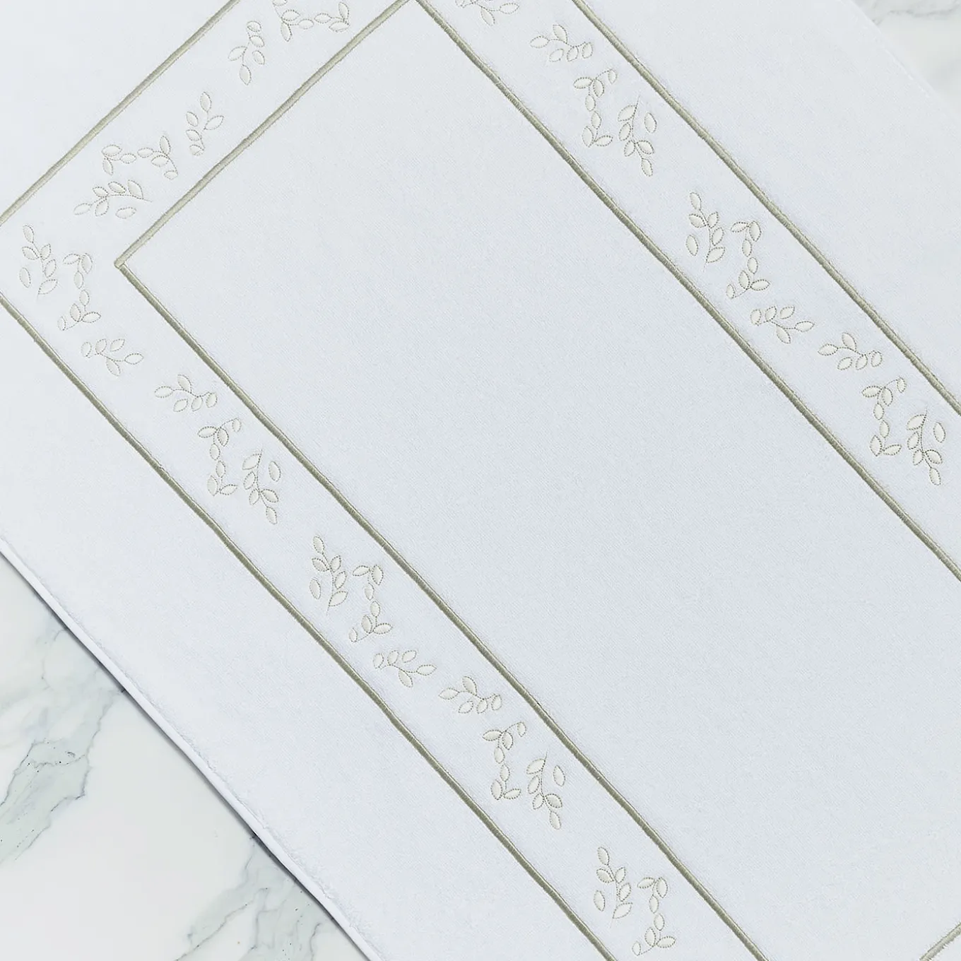 Roma White & Silver Olive Bath Mat