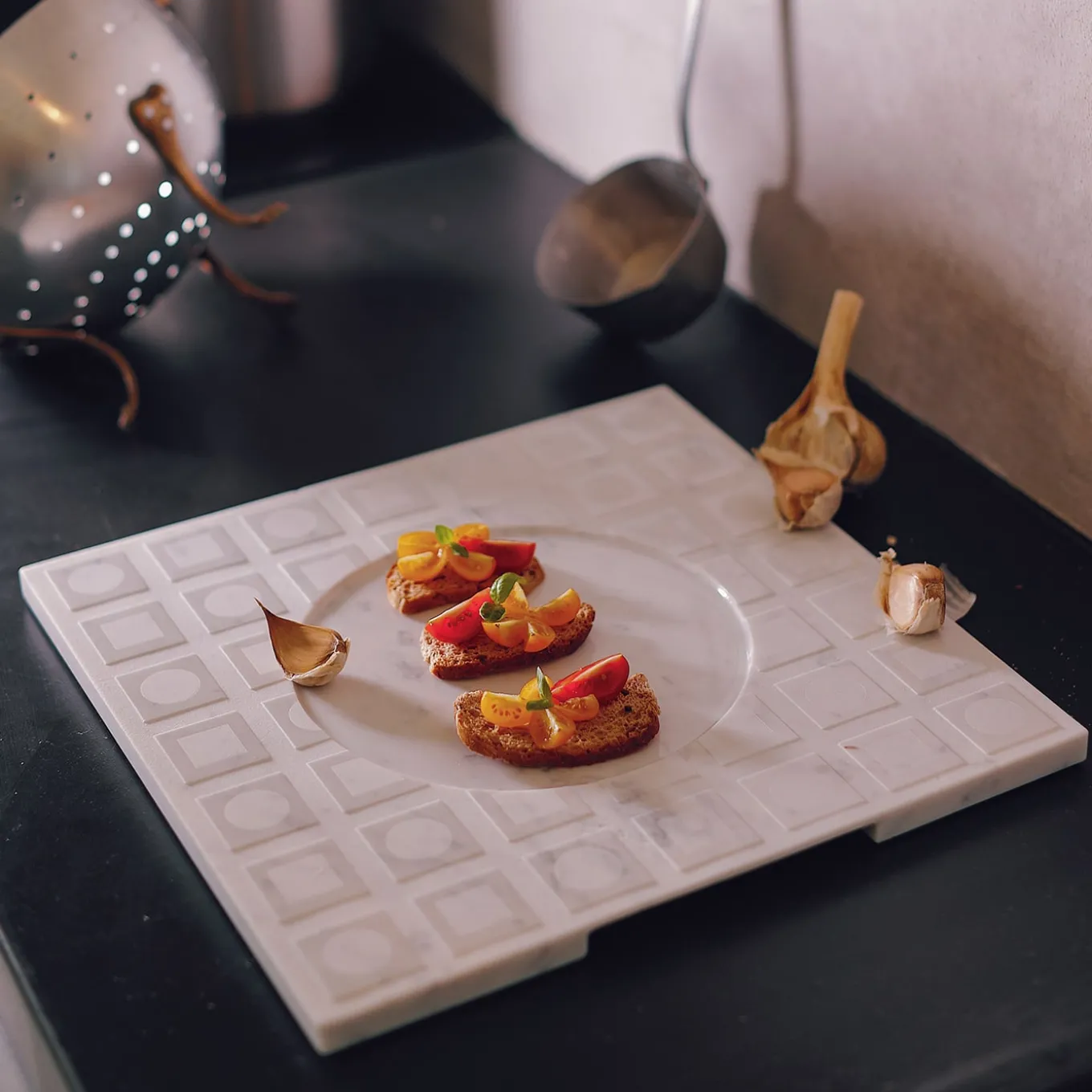 Roma White Carrara Marble Q Plate