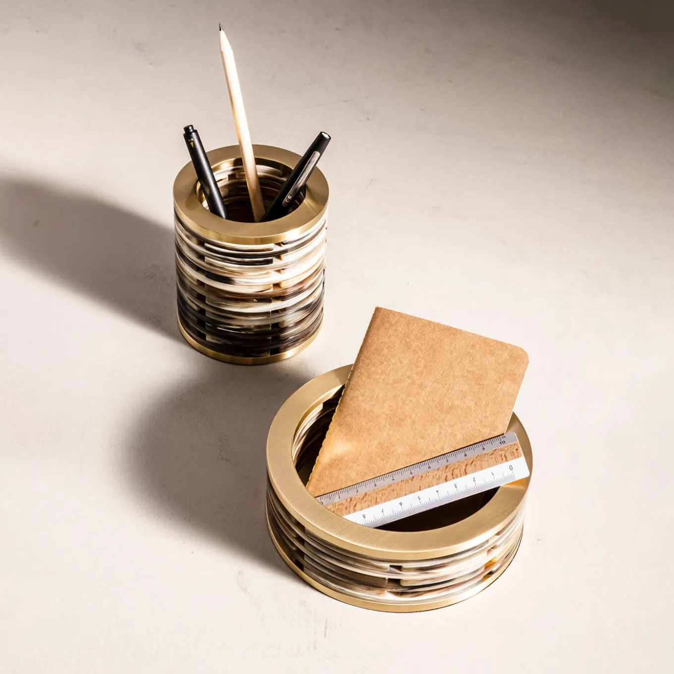 Round Pen Holder in Horn #2