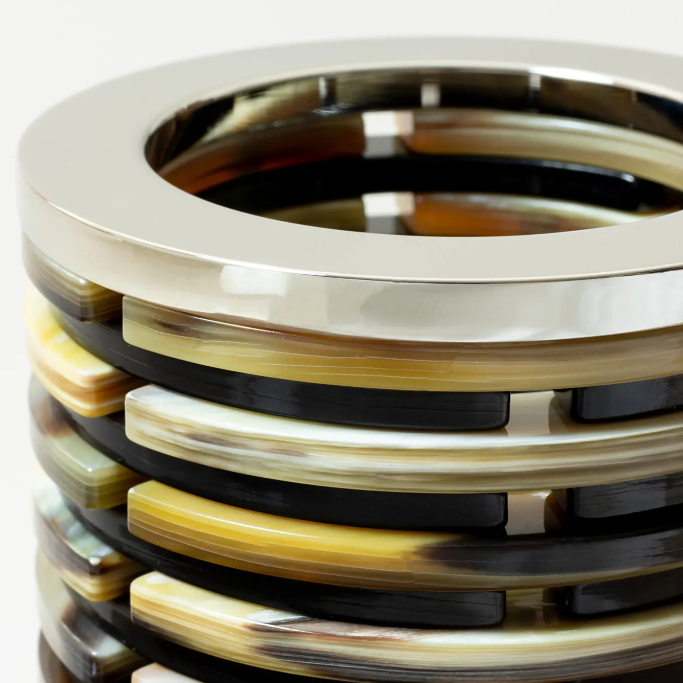 Round Pen Holder in Horn #3