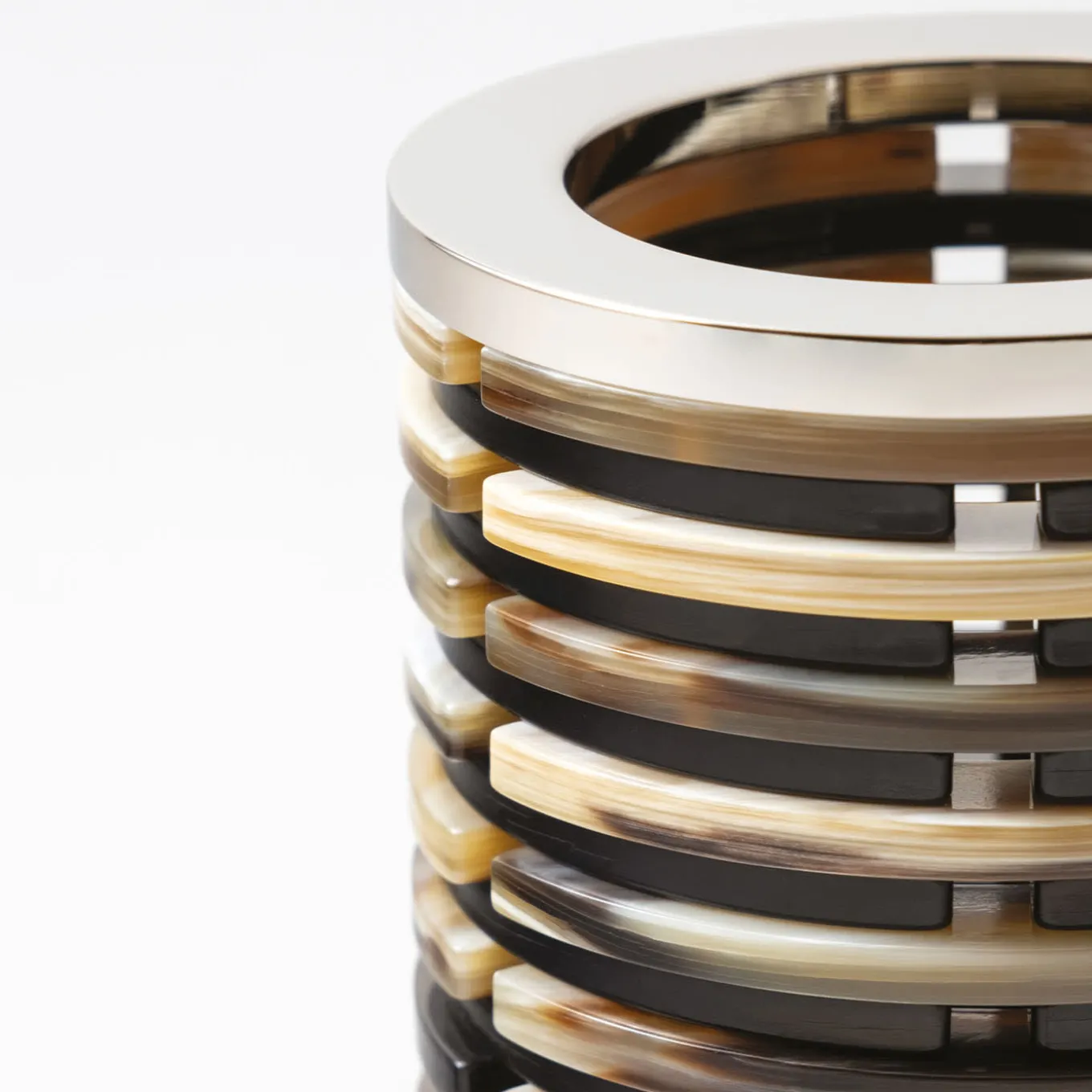 Round Pen Holder in Horn #3