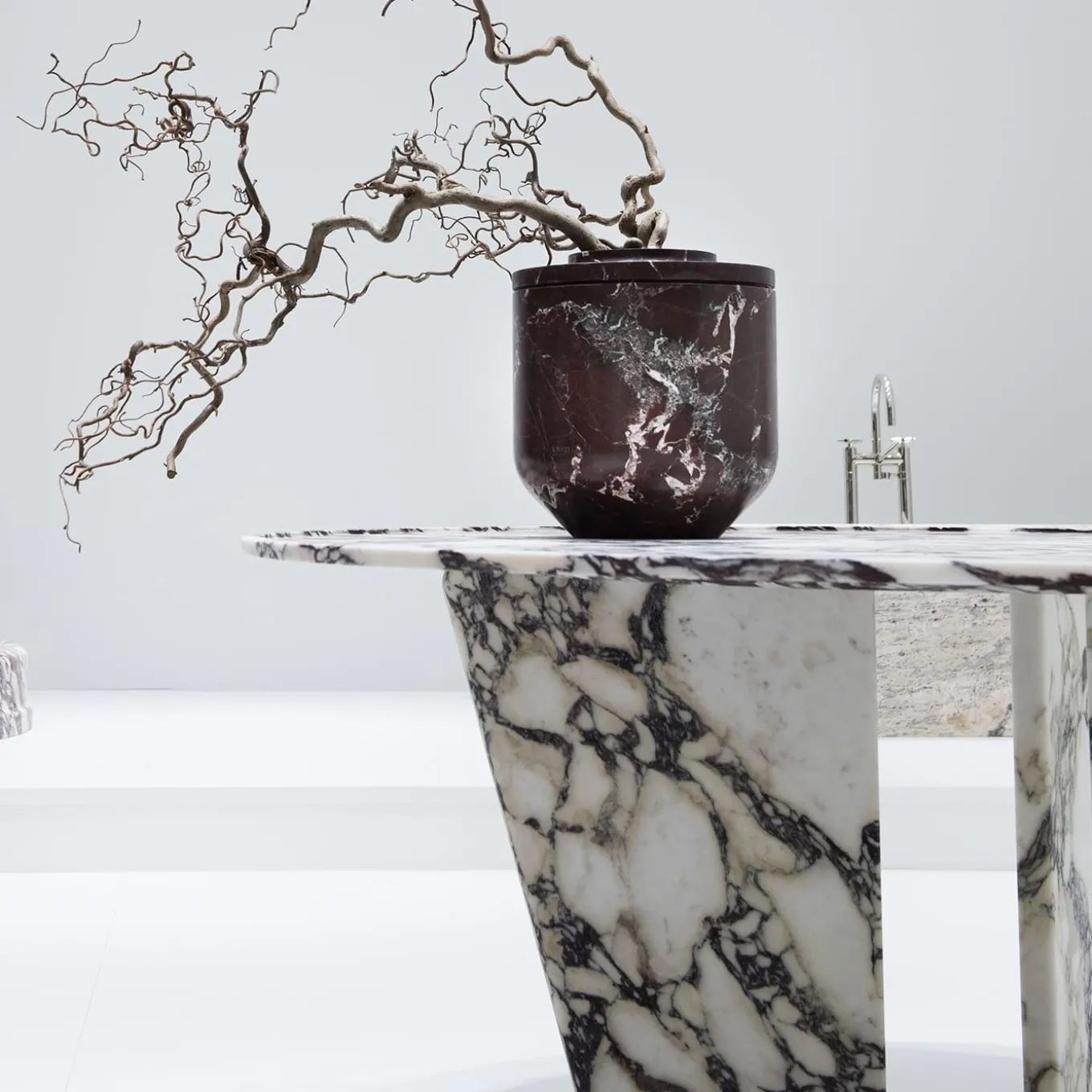 Royal Large Vase in Rosso Lepanto