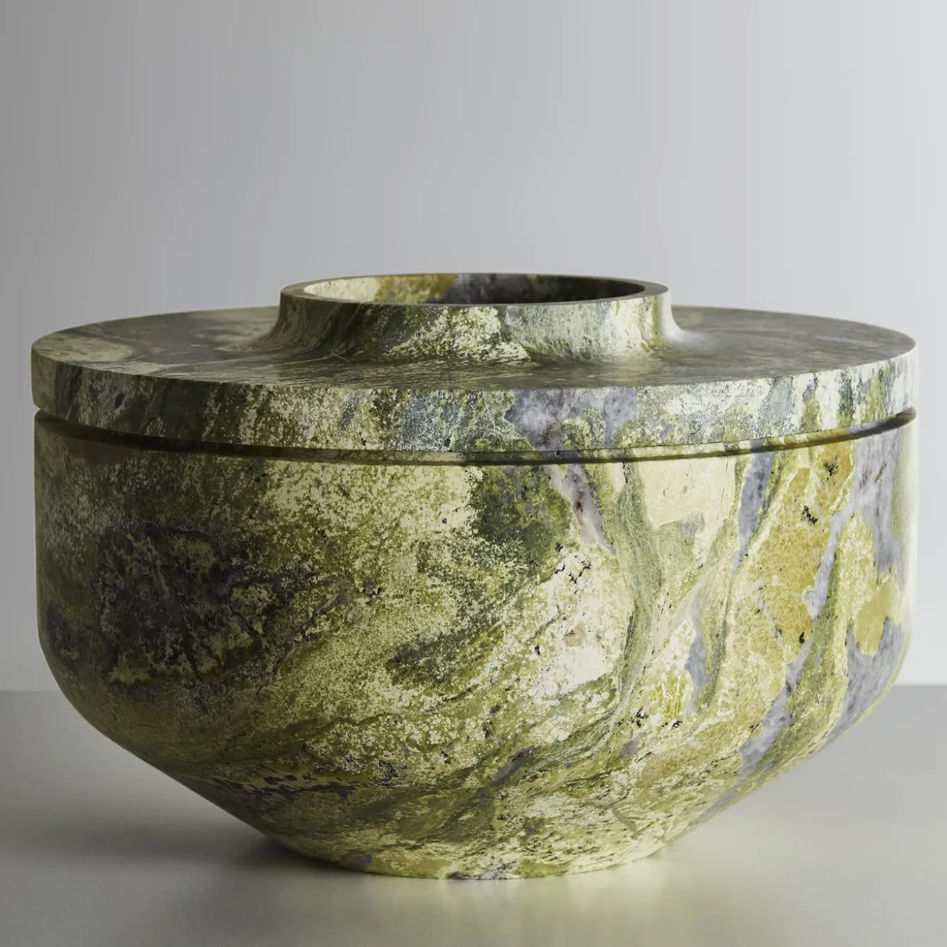 Royal Medium Vase in Artik Green