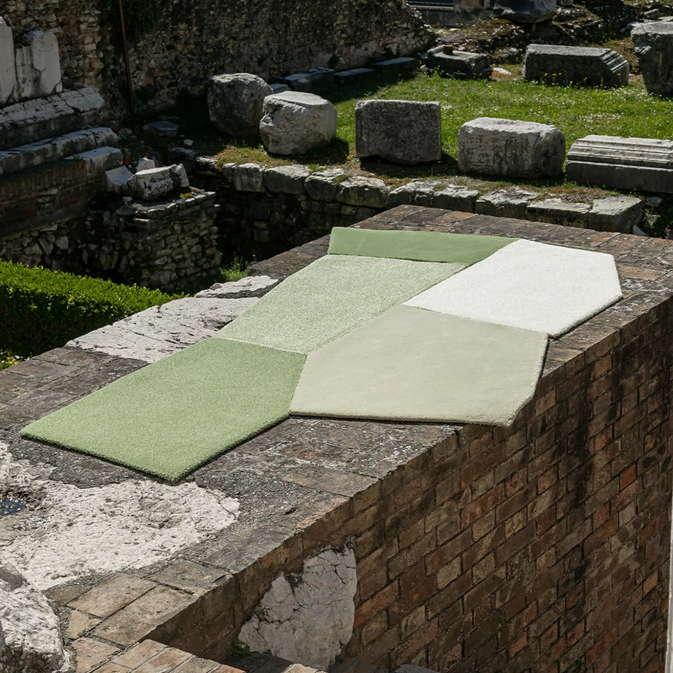 Sentiero di Margherita Modular Polychrome Rug by AMDL Circle