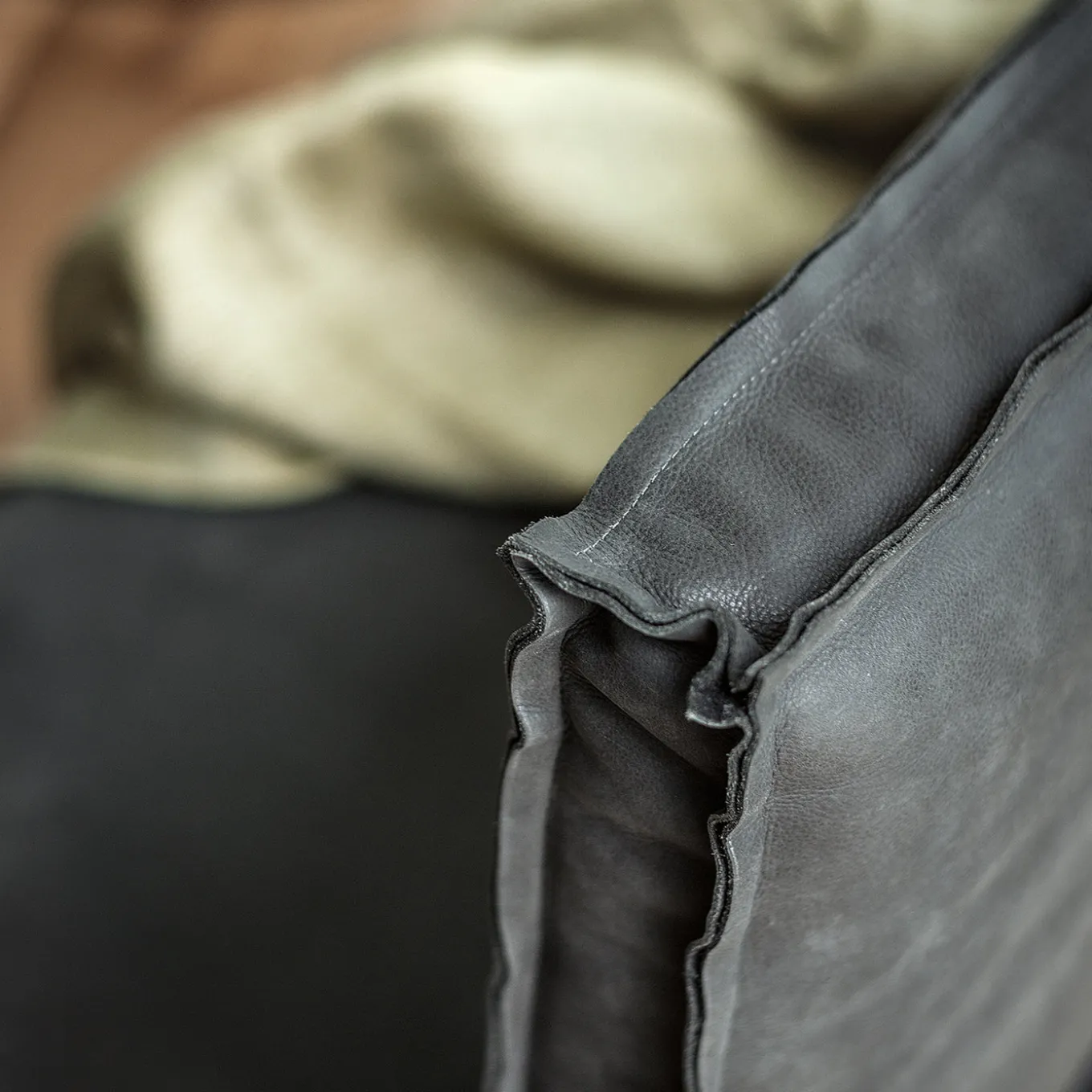 Sequoia Solid wood and suede Leather Bench