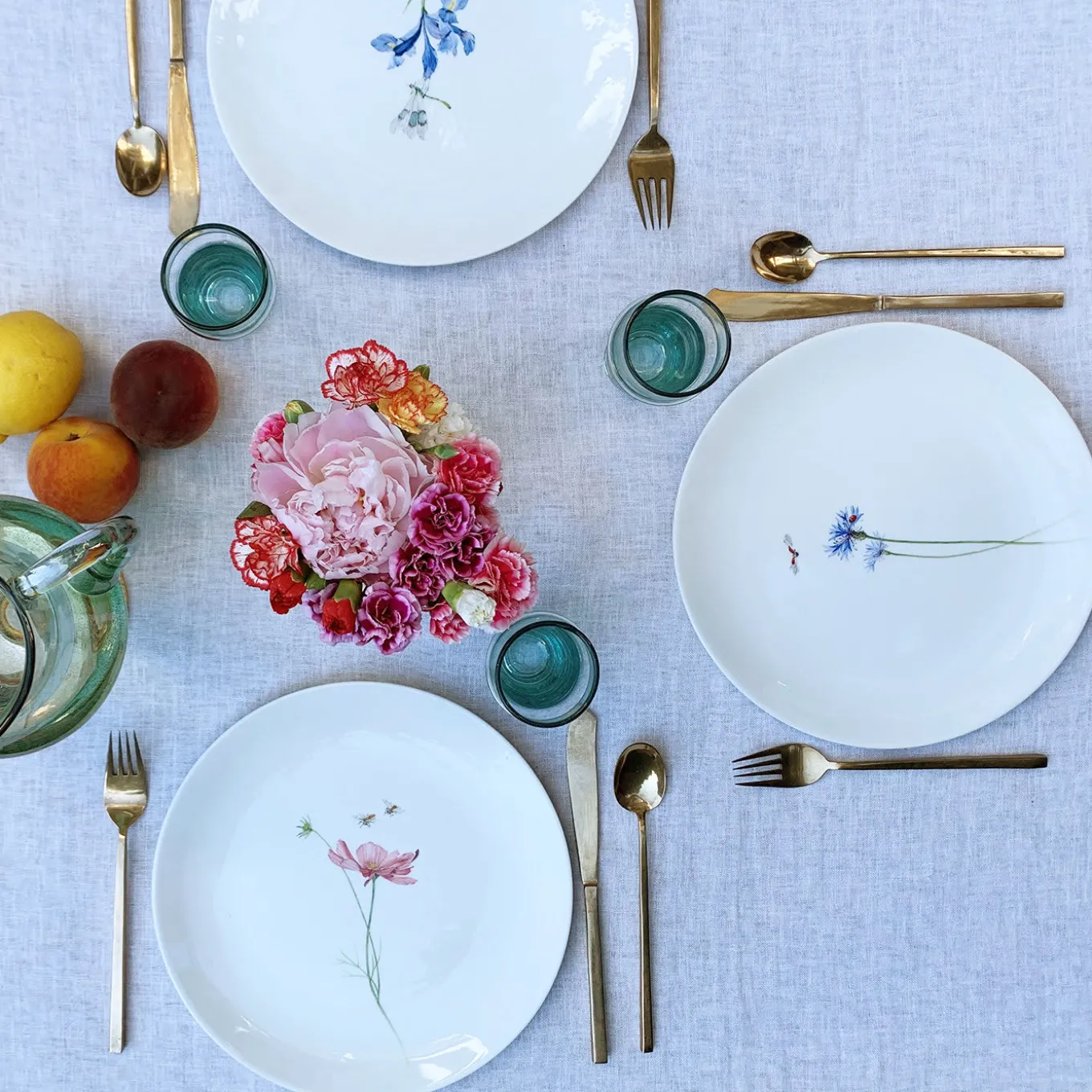 Set of 12 Bloom dinner plates