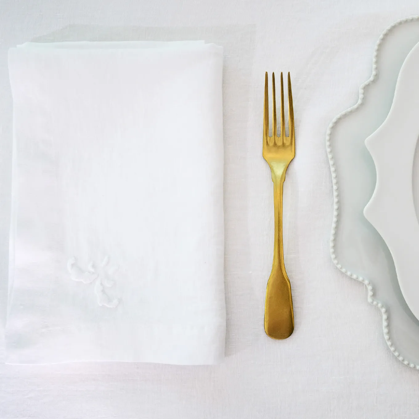 Set of 4 Decoro Embroidered White Napkins