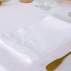Set of 4 Decoro Embroidered White Napkins