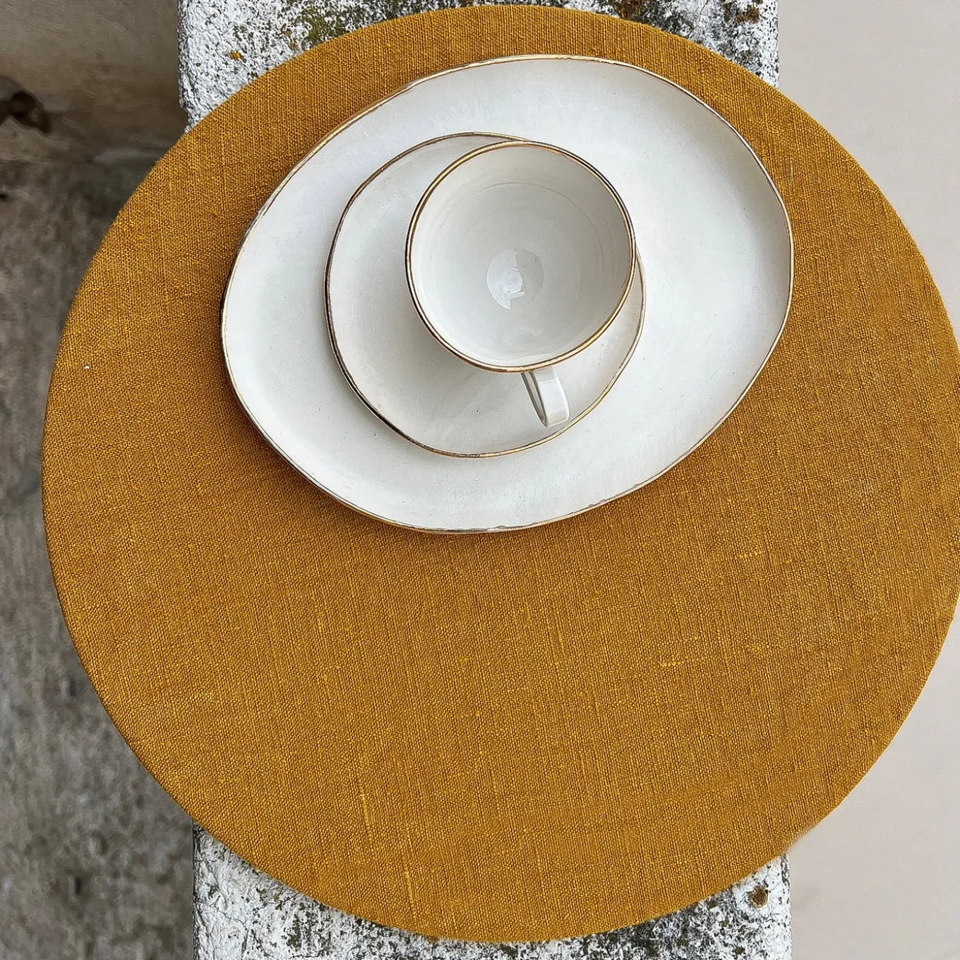 Set Of 4 Round Linen Placemat With Wooden Support