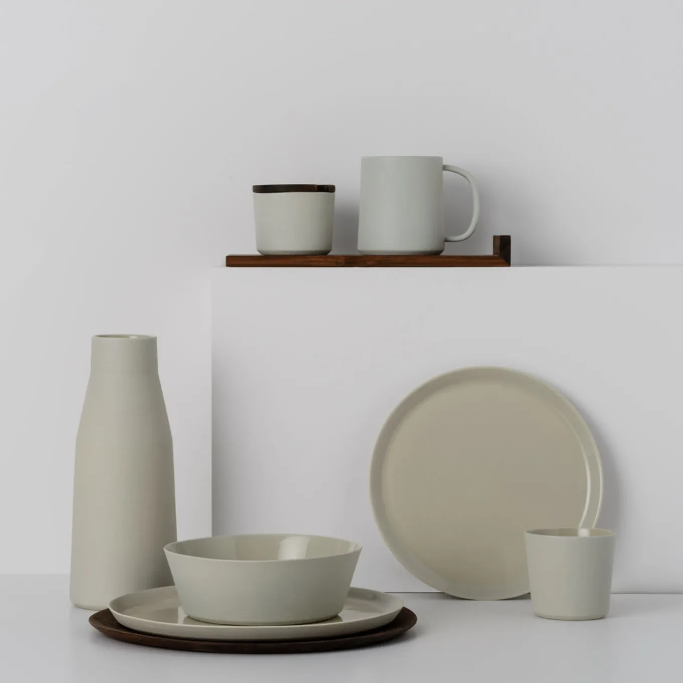 Set of 4 White Ceramic Dinner Plates