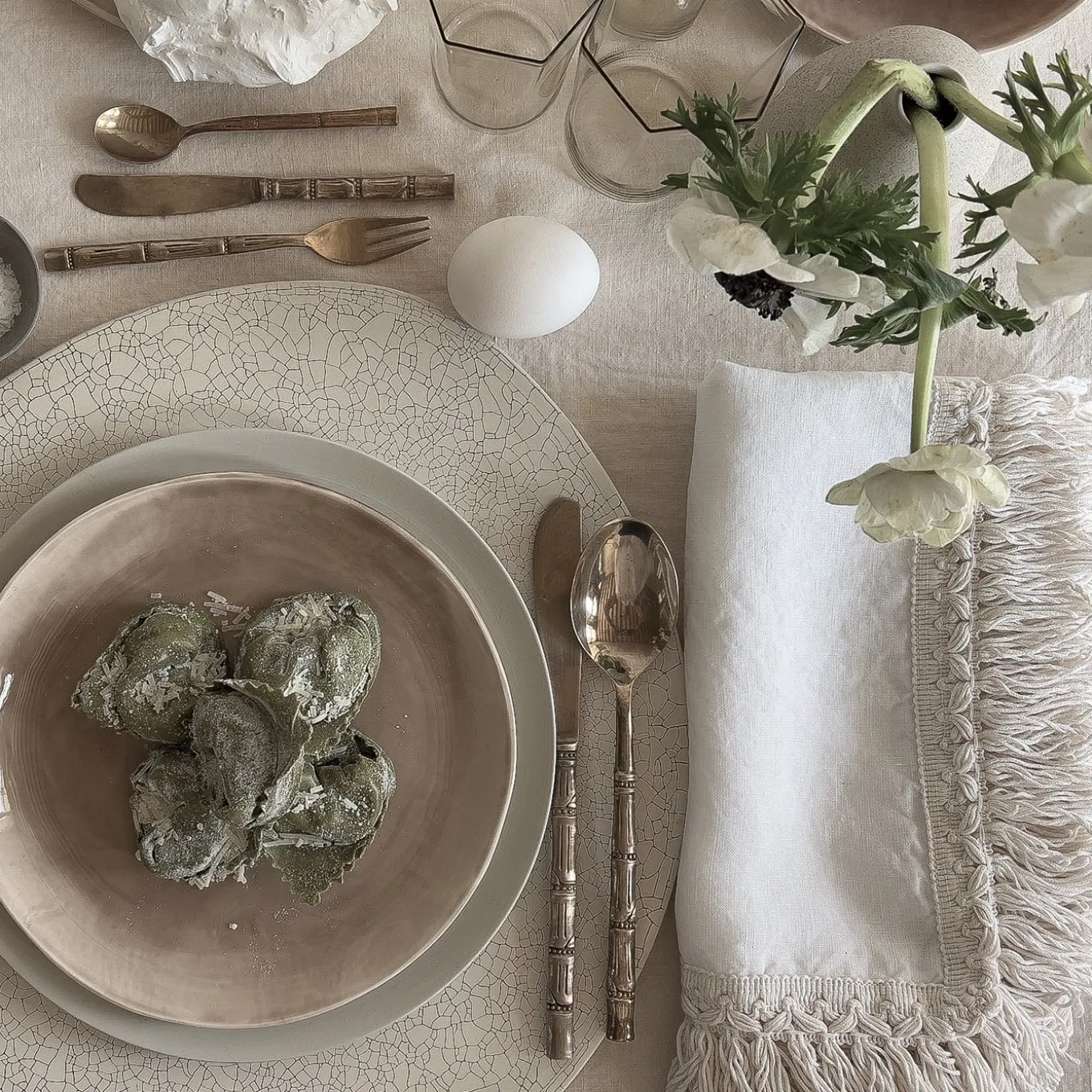 Set of 4 White Napkins with Long Fringe