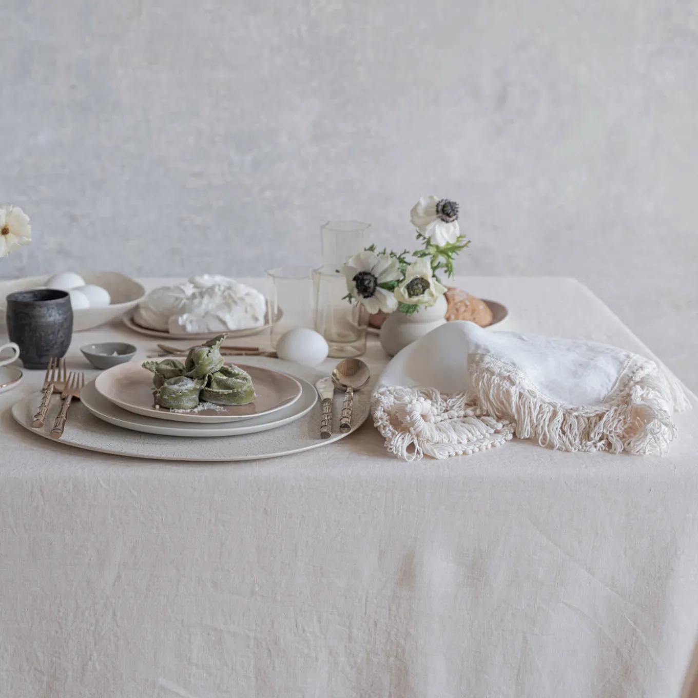 Set of 4 White Napkins with Long Fringe