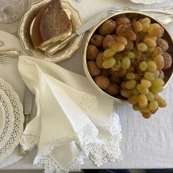 Set of 4 White Napkins with Sicilian Lace