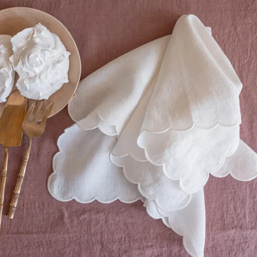 Set of 4 White Scalloped Napkins