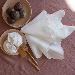 Set of 4 White Scalloped Napkins
