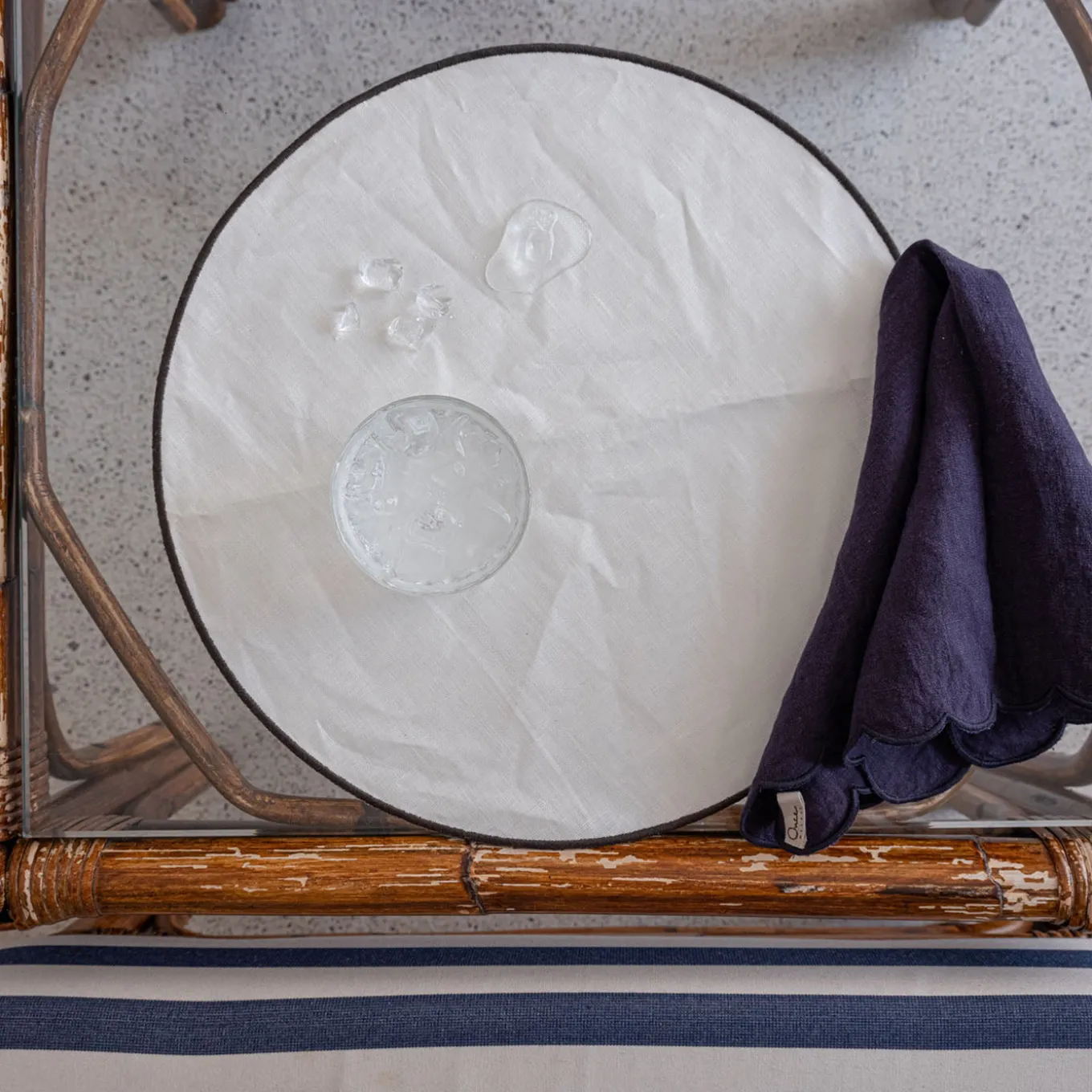 Set of 4 white Waxed Round Placemats