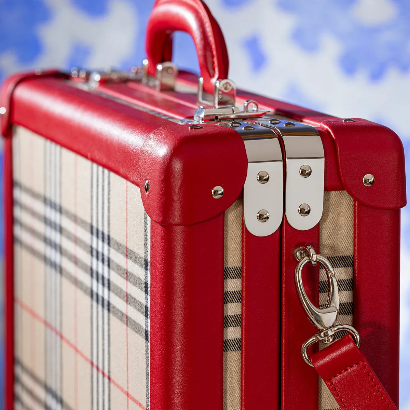 Singapore Red Textured Fabric 24H Trunk with Mahogany Trim