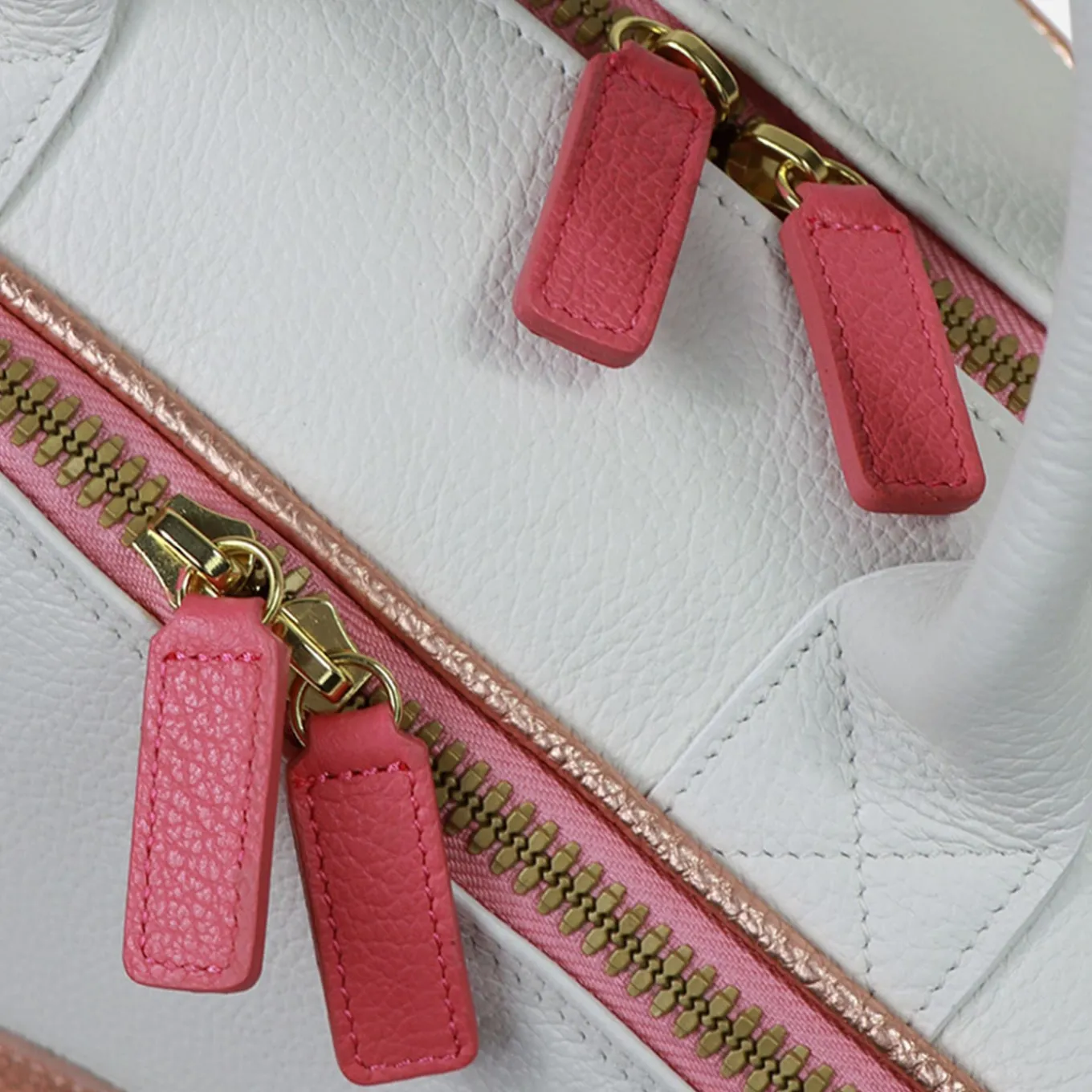 Sinuous Leather Pink Tennis Bag