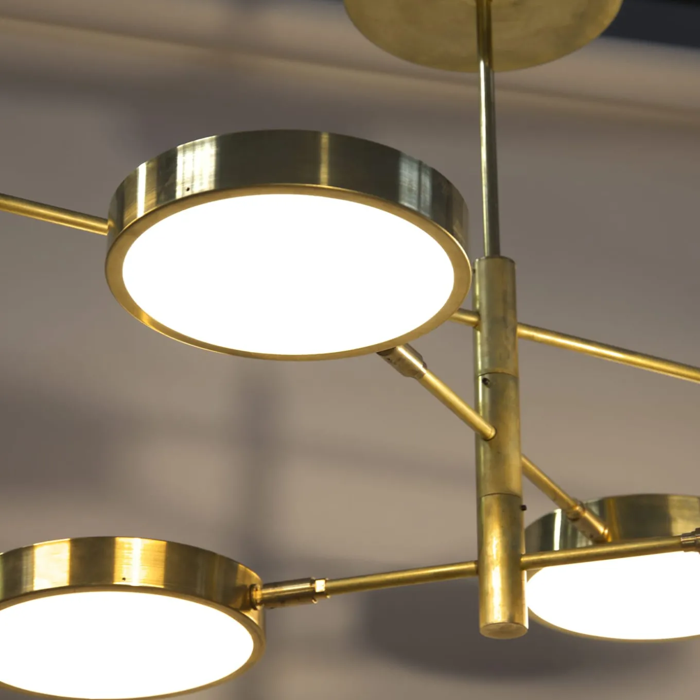 Sistema 6-arms brass and glass Chandelier