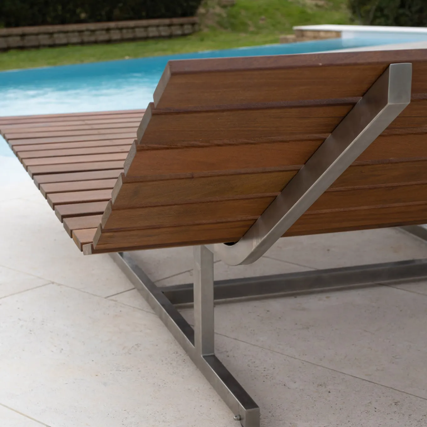 Sled Outdoor Chaise Longue