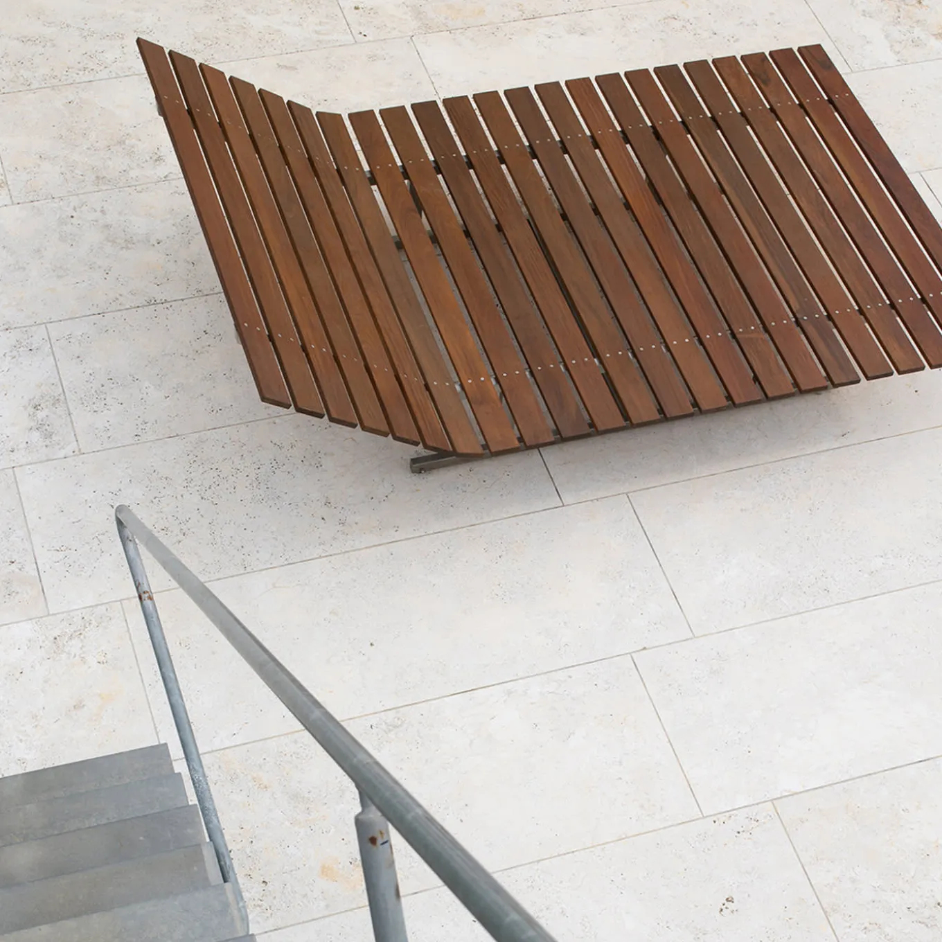 Sled Outdoor Chaise Longue