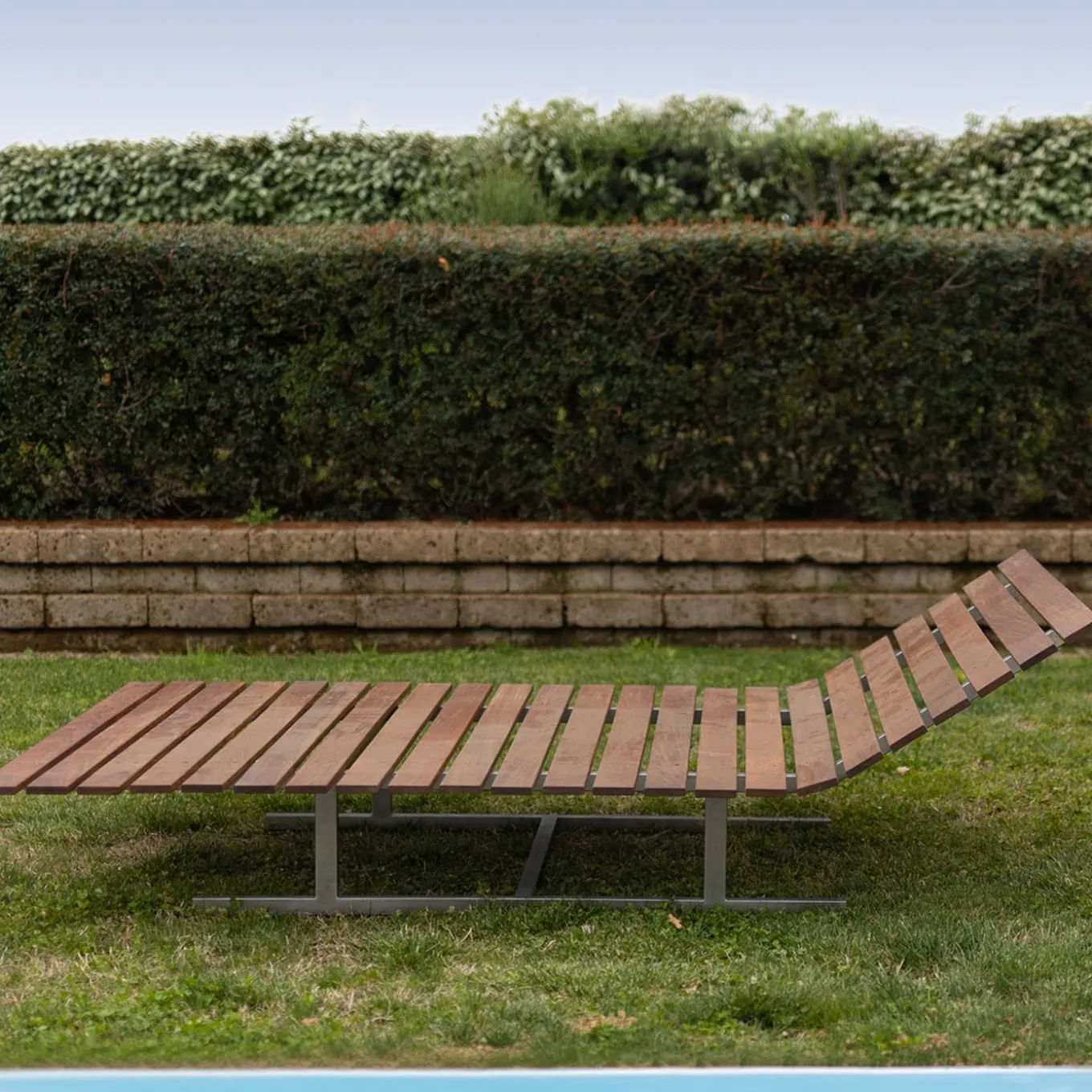 Sled Outdoor Chaise Longue