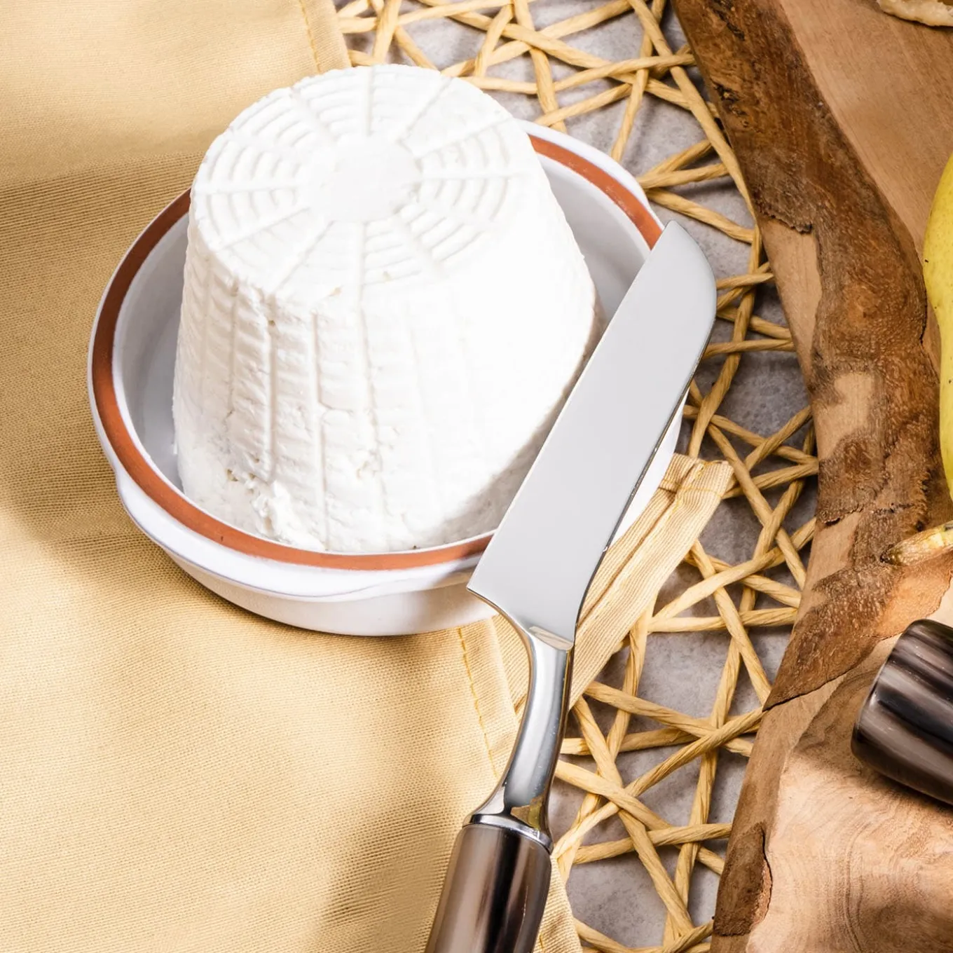 Soft Cheese Knives Set in Natural Horn