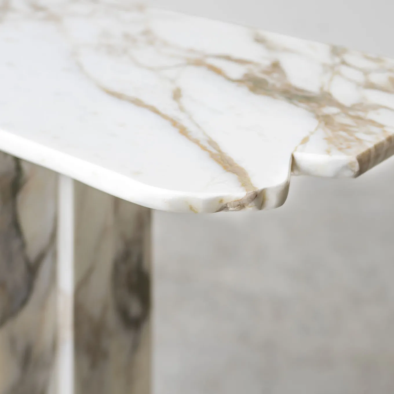 SSC103 Calacatta Oro Marble Console