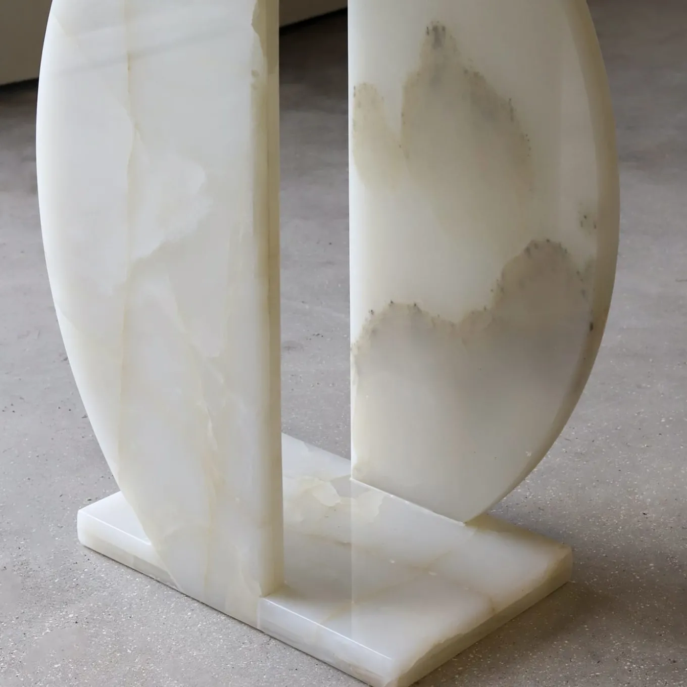 SSC105 Onyx Marble Sculptural Console