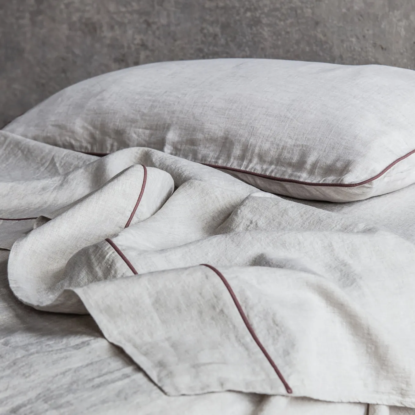 Summer Bed Natural Linen Set with Vintage Pink Piping