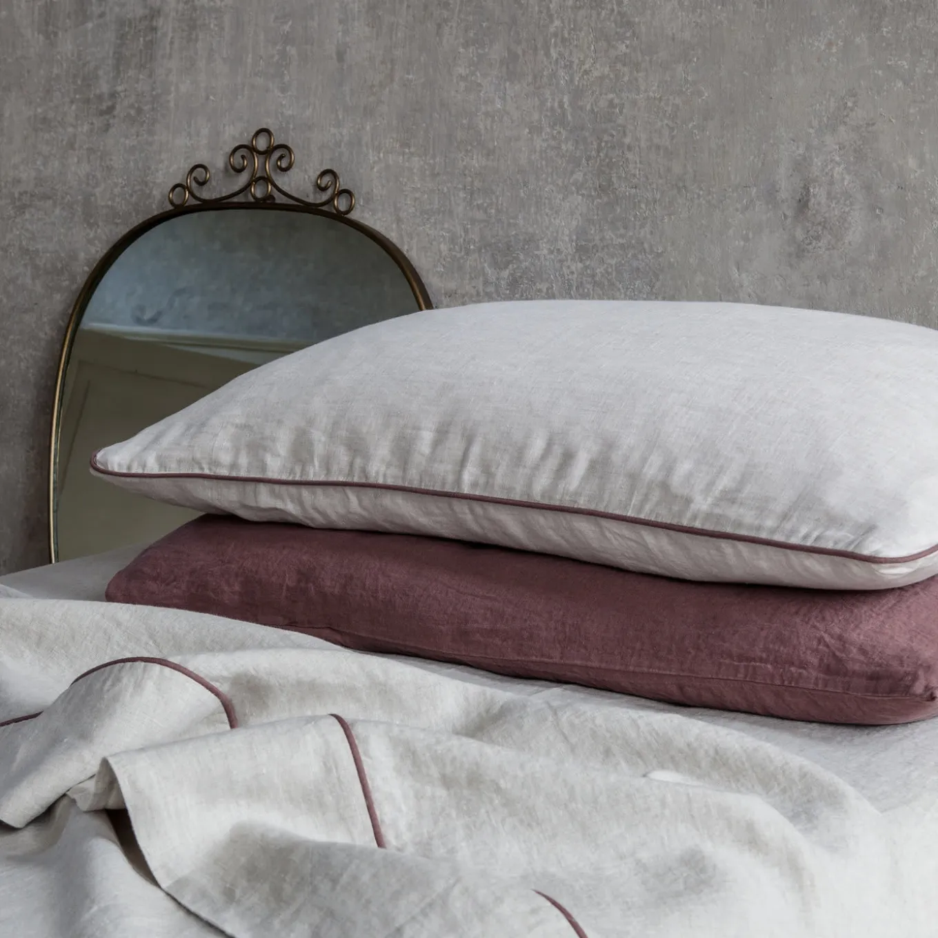 Summer Bed Natural Linen Set with Vintage Pink Piping