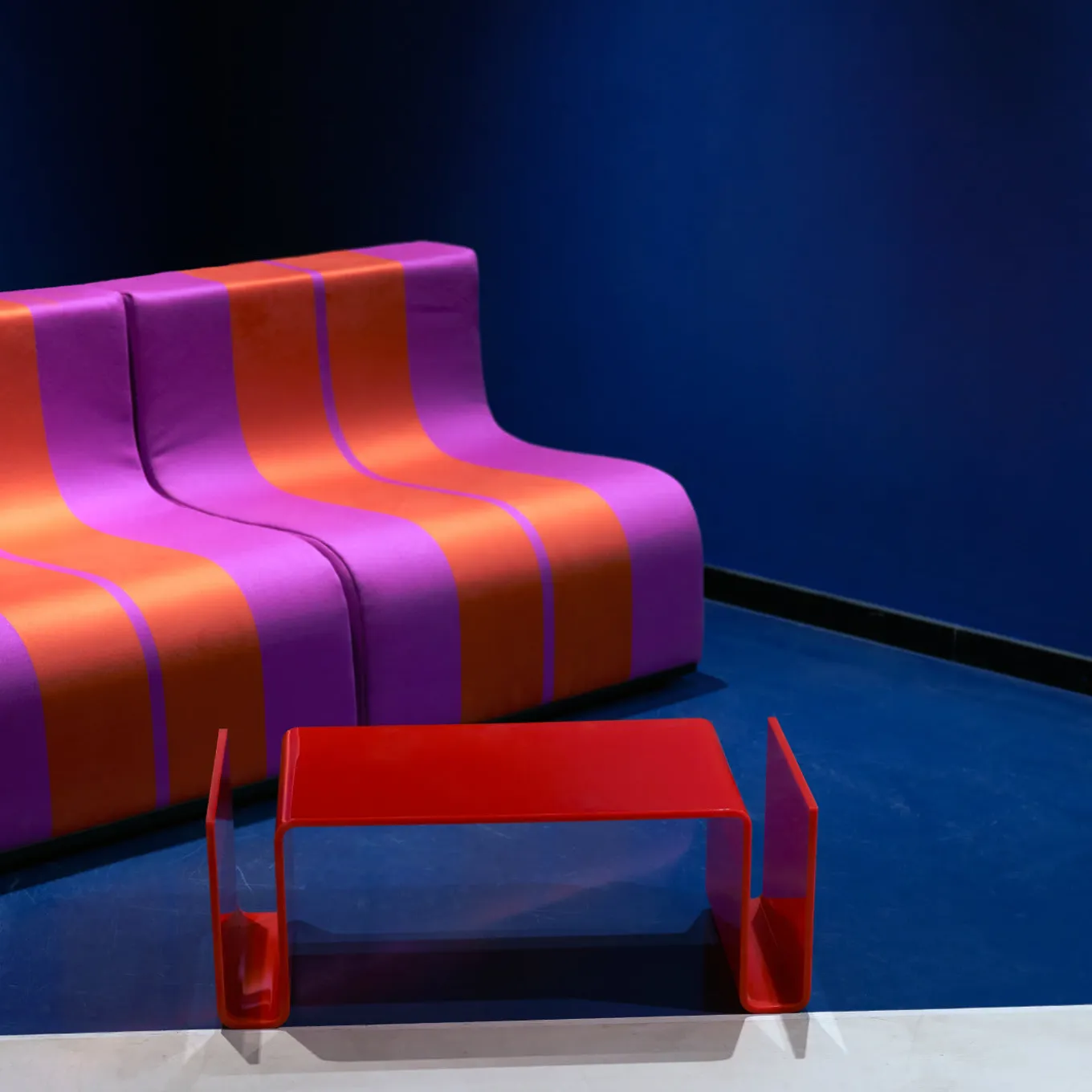 T01 Red Coffee Table