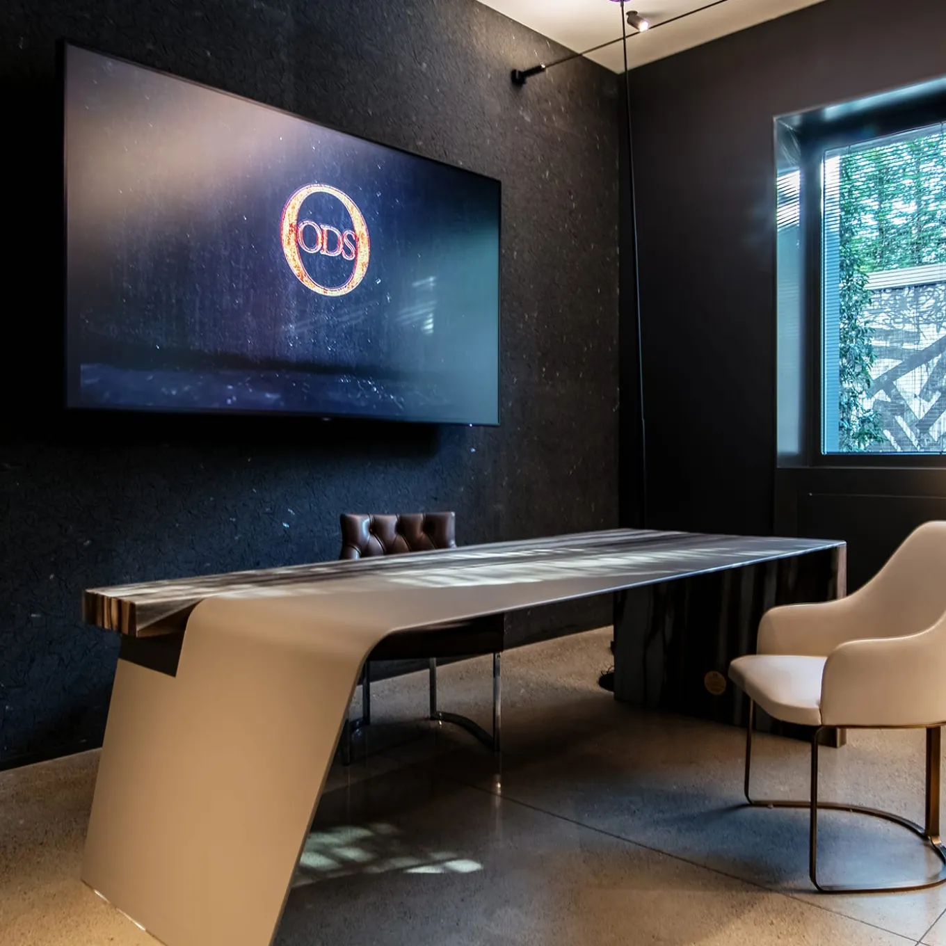 Tabula Rasa N°1 Silver Table by MM Design