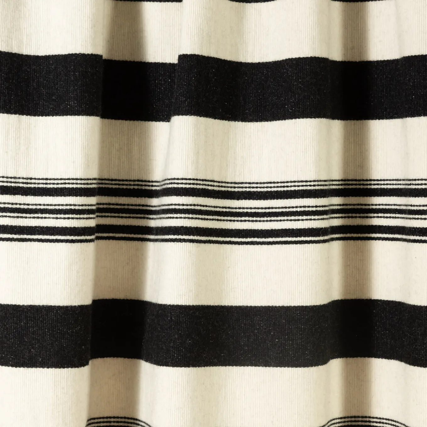 Tacke.d2 Fringed Striped Black-And-White Blanket