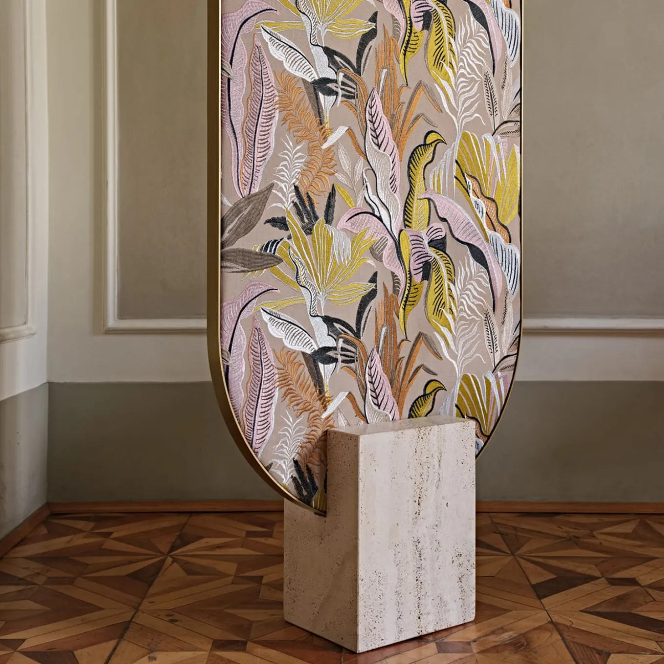 Tìam Fabric-Covered Freestanding Full-Lenght Mirror
