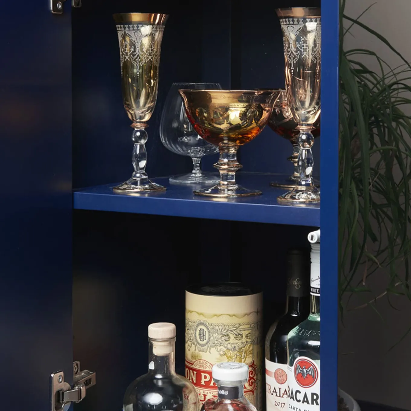 Tellux Wheeled Blue Floor Lamp