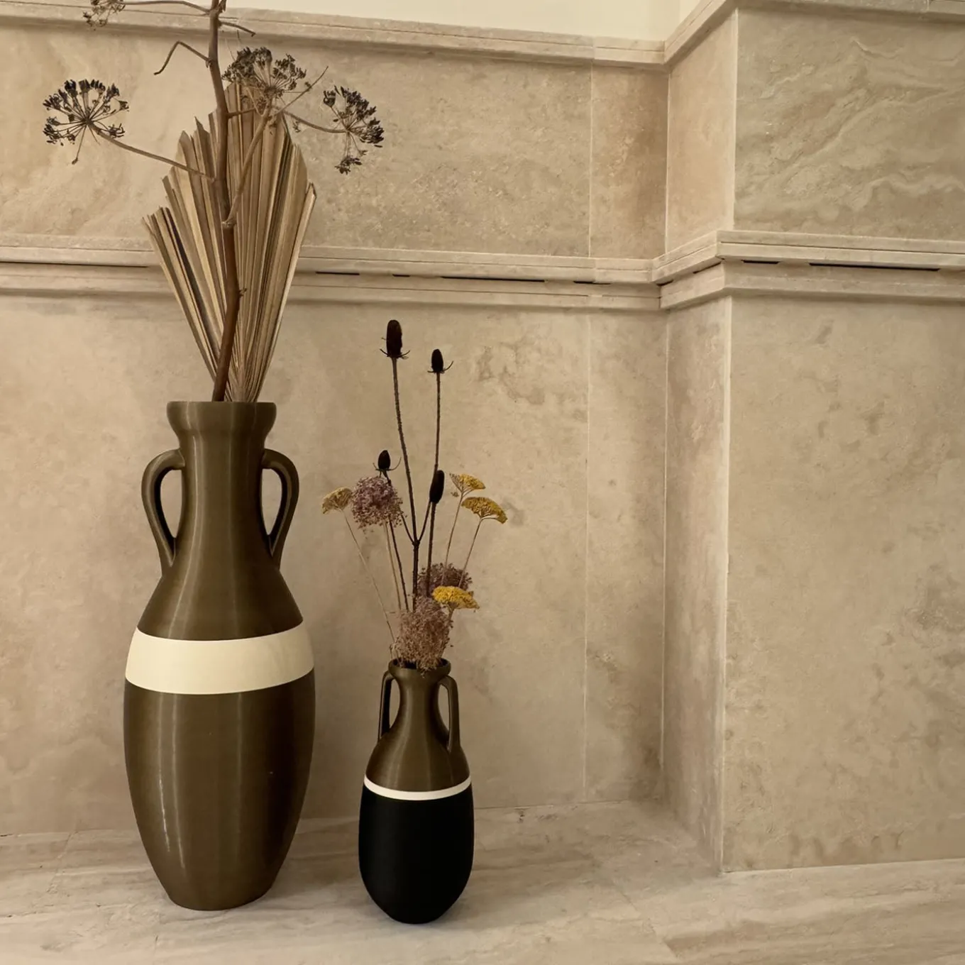 Teodosio XL Black Milk and Bronze amphora