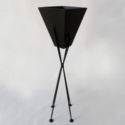 Tessingiu Metal Pedestal with Vase