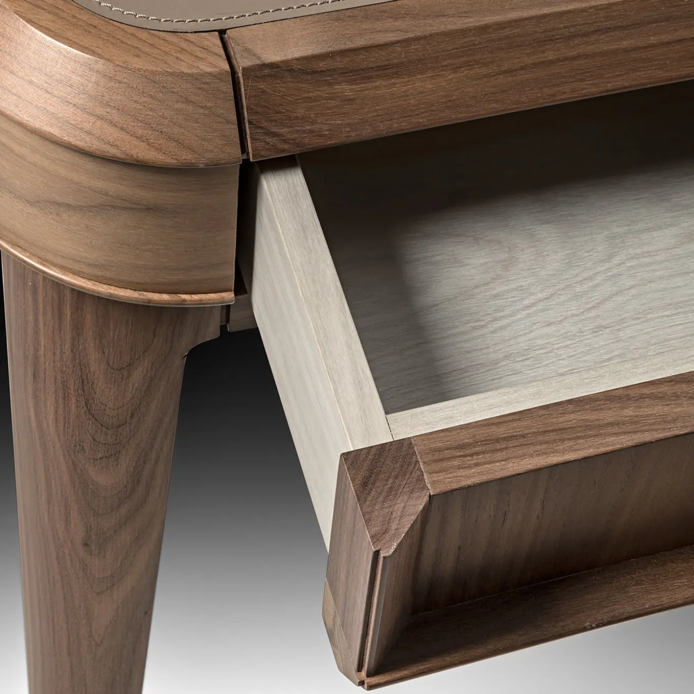 Teti Desk by Giovanna Azzarello