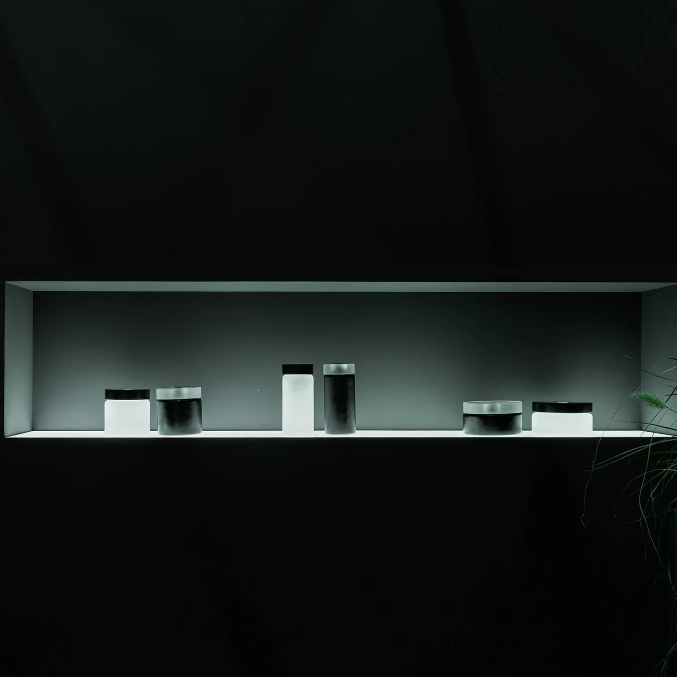 The Short Cylinder Glass Vase in Black and White