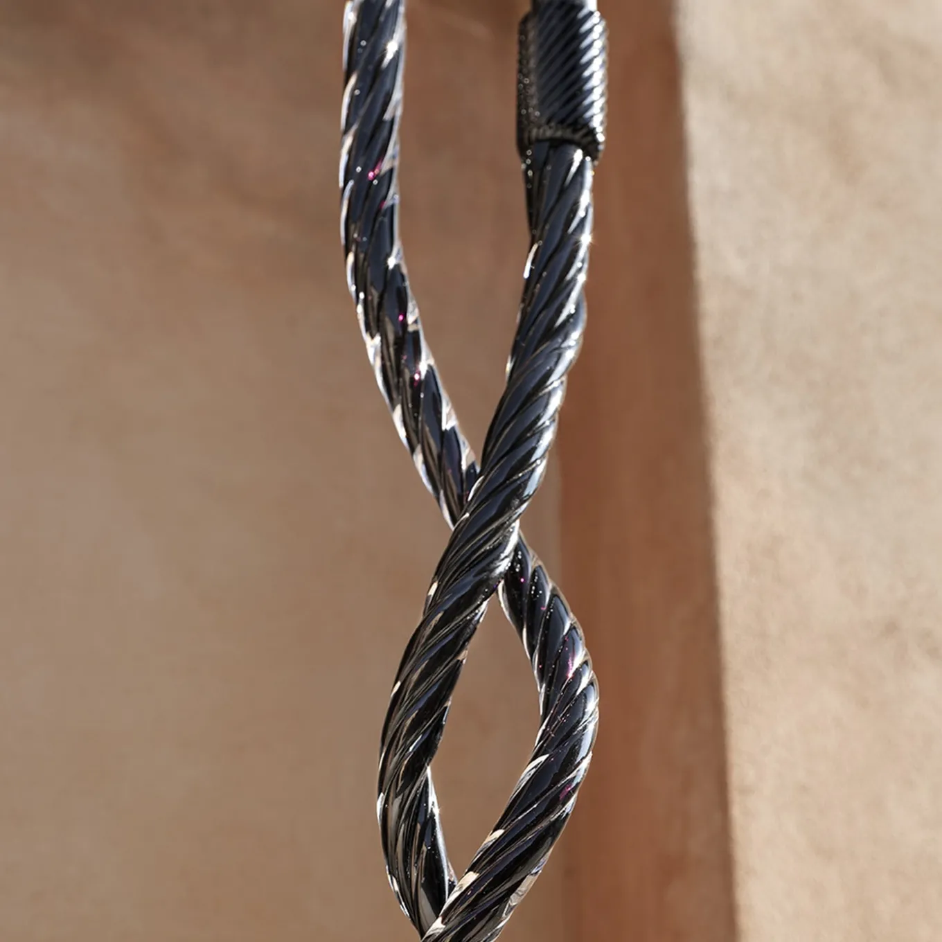 Thew Hug of Artisans