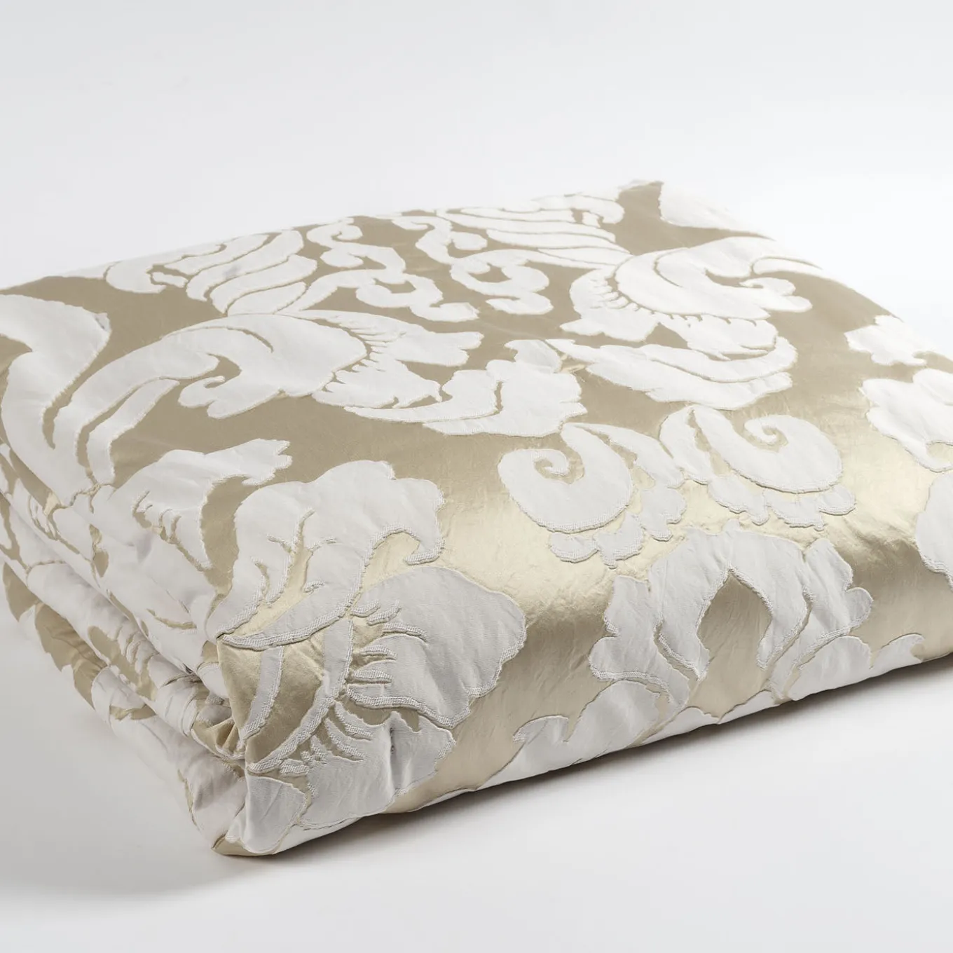 Tivoli Damask Silk Cotton Quilt