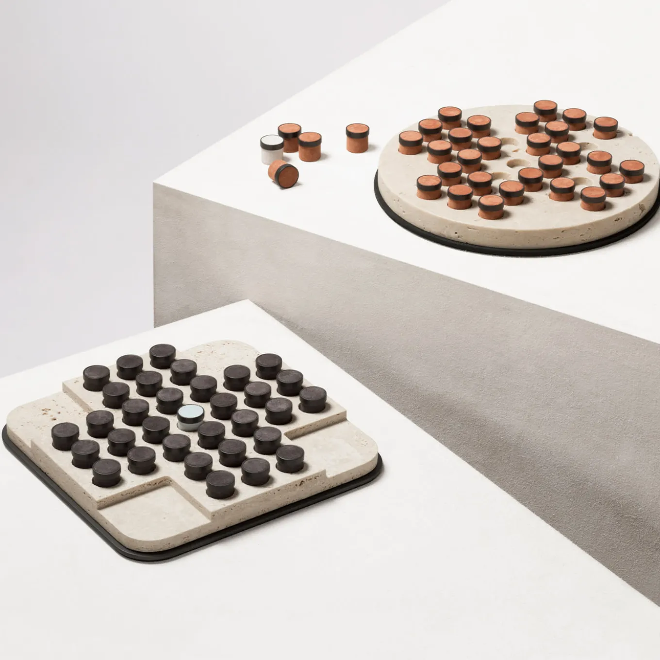 Tivoli Square Marble Solitaire Set