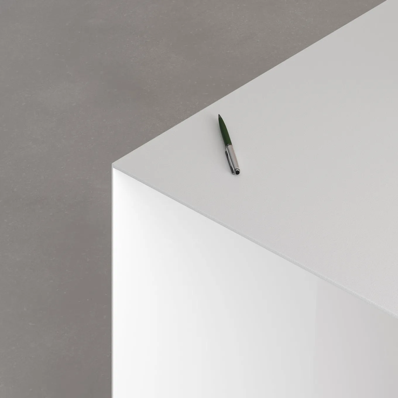 Touch Me White Iron Outdoor Desk