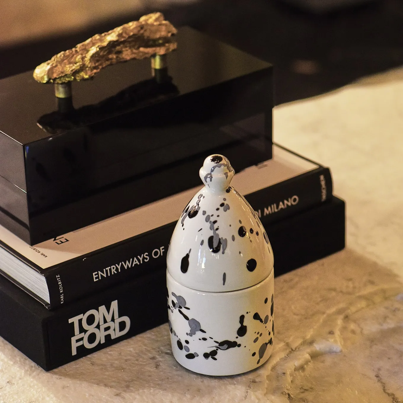 Trullo Black and White Candle Holder