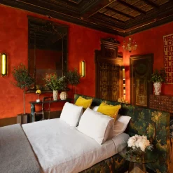 Turning Mirror 1 by Dainellistudio