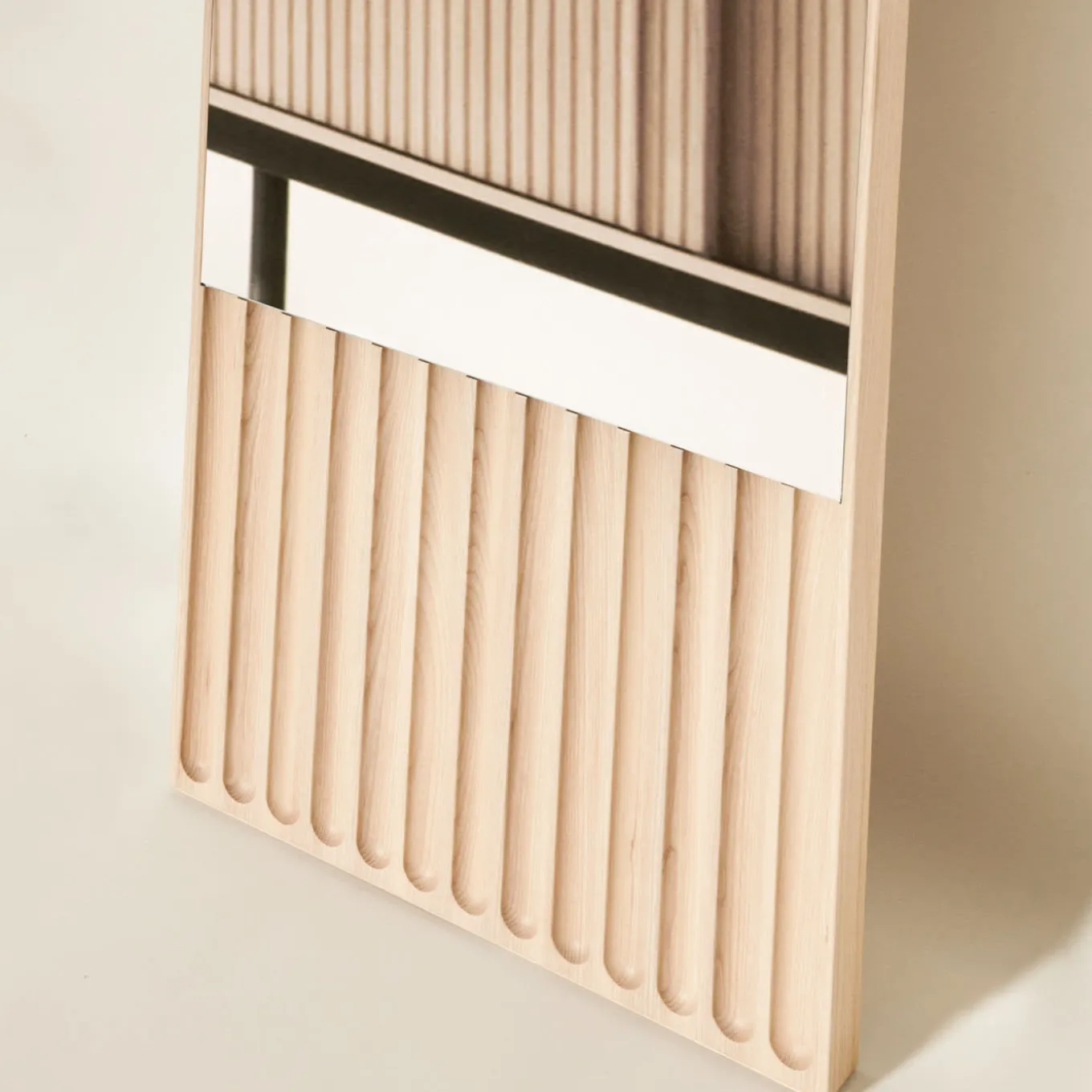 Tutto Sesto Round Natural Ash Mirror